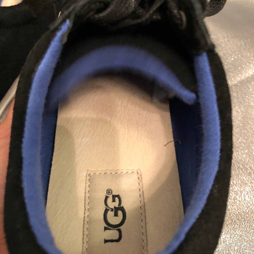 Women’s Ugg sneaker Size 9 Black suede - Picture 3 of 8